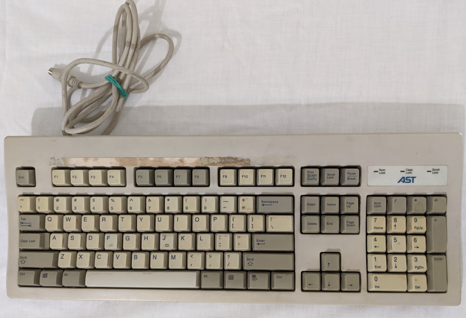 Vintage AST Heavy Duty Keyboard SK-2000REW PS/2 Beige Retro TESTED