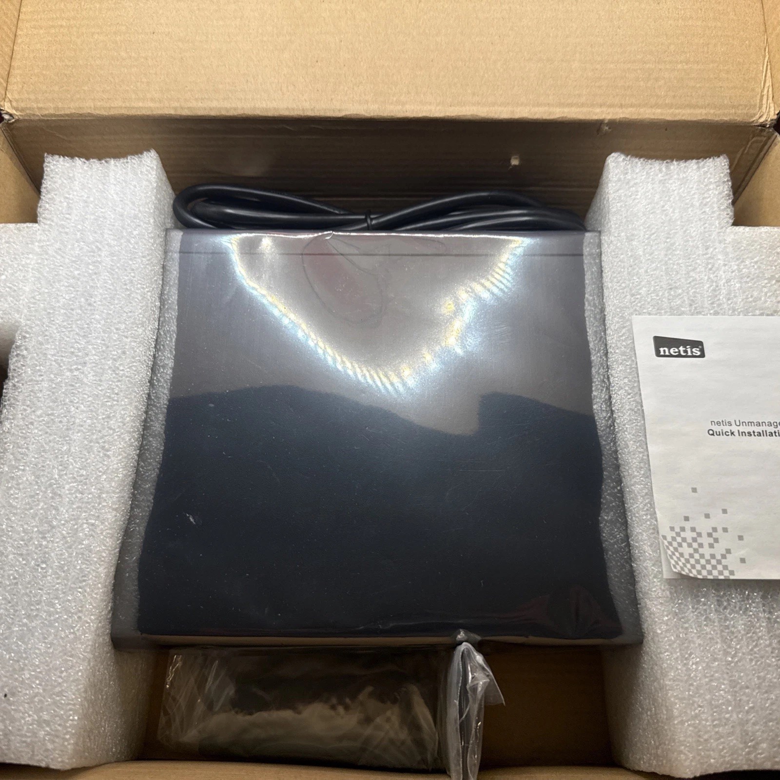 NETIS PE6108G Unmanaged 8-Port Gigabit Switch with 8 PoE Port 120W IEEE802.3af/a