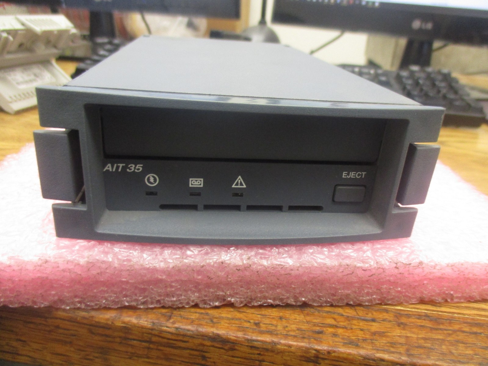 Compaq Model: 388506-B21 DS-AIT35-VW Hot Swap Drive. DEC: 70-2962-10 