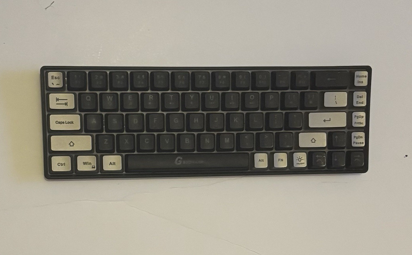 GEODMAER KM020 2.4GHz Wireless Gaming Compact Keyboard Black/White QWERTY EN