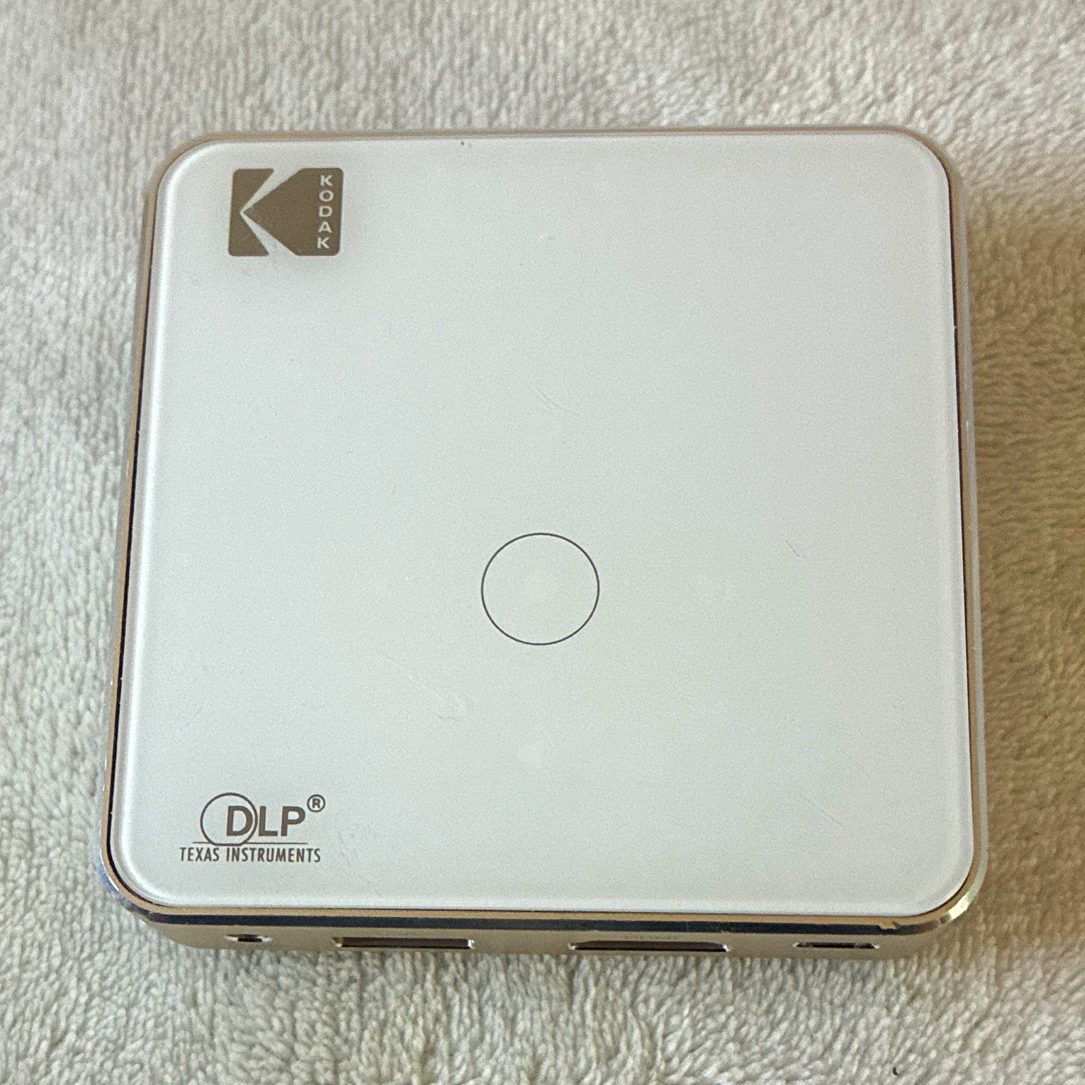 Kodak Pocket Portable Projector RODPJS75 DLP 1080p HDMI/USB microSD White