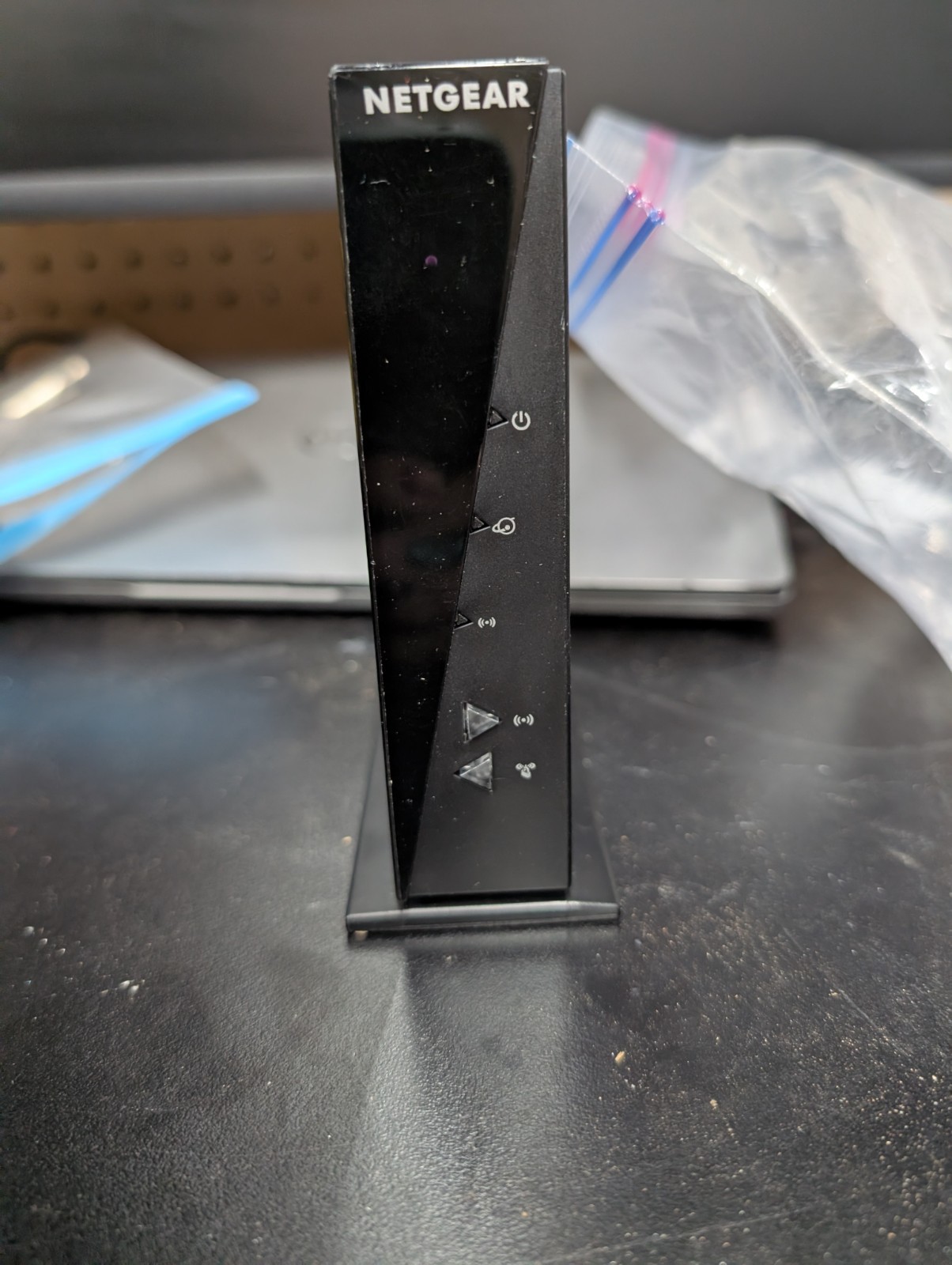 Netgear N300 Wireless N Router (WNR2000) v5 & Power Supply Bundle