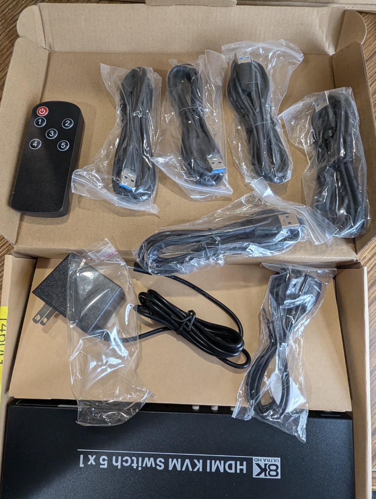 Displayport KVM Switch 1 Monitor 5 Computers, USB 3.0 8K-60Hz 4K-120Hz 5-Port DP