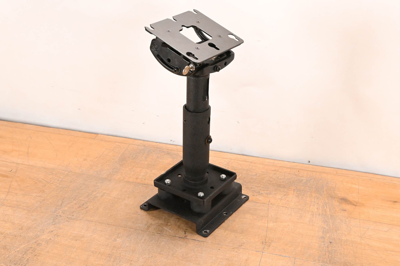 Chief RPMA000 Projector Mount System w/ CMS009012 Column & CMA345 Plate CG01W7W