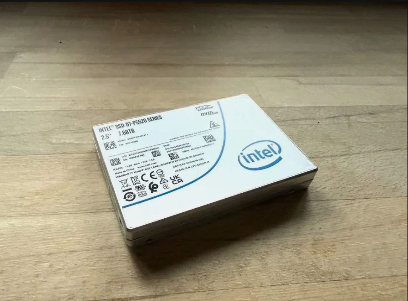 Intel Solidigm D7 P5520 7.68TB / Mint Condition / Server NVME Datacenter U.2 SSD /