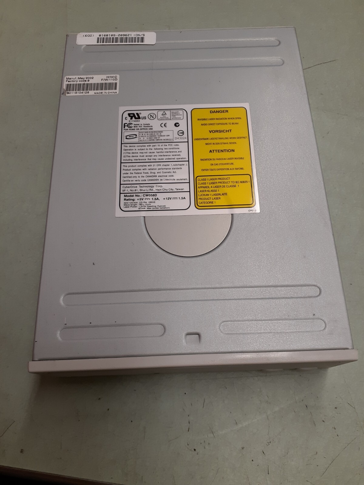CyberDrive Technology (CW058D) CDRW 32x/12x/40x CD Drive - Beige Bezel