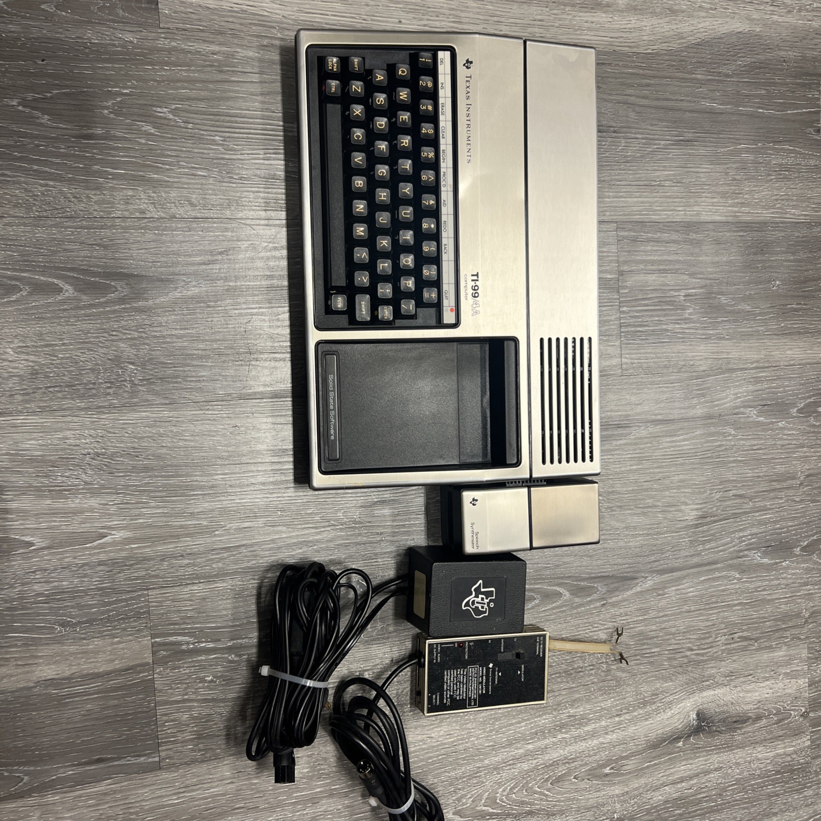 🔥REAR VTG SS Texas Instruments TI99 /4a Home Computer +  Cables