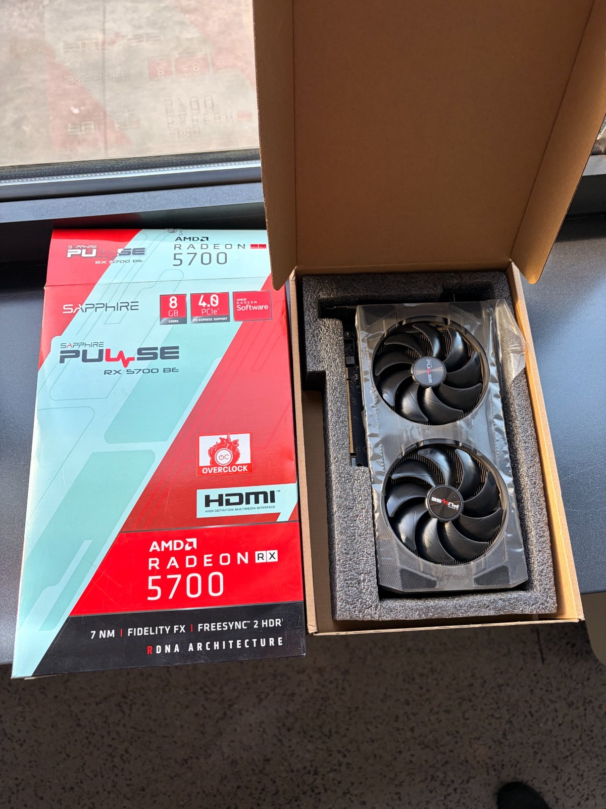 SAPPHIRE PULSE AMD Radeon 5700  8 GB