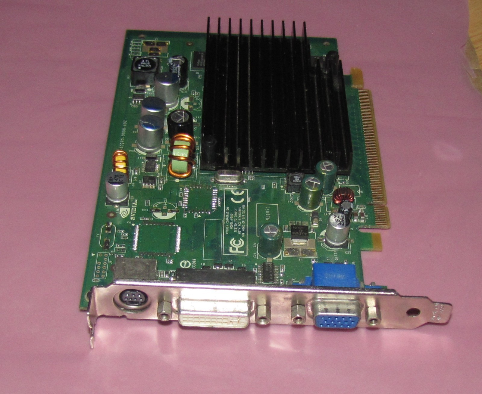 nVidia Geforce 7300 LE 128MB Pci-e Video Graphics Card CN-0CH484-13740