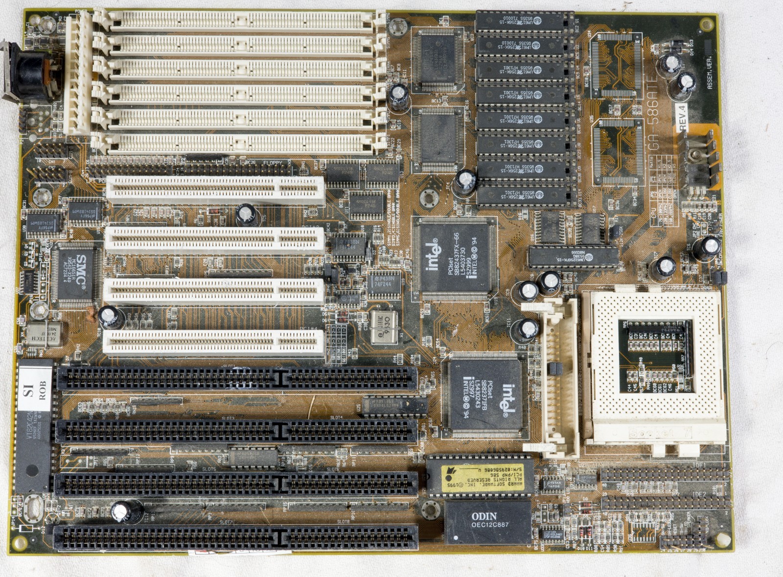 Vintage Gigabyte GA-586ATE Pentium Socket 7 motherboard  untested mbdC30