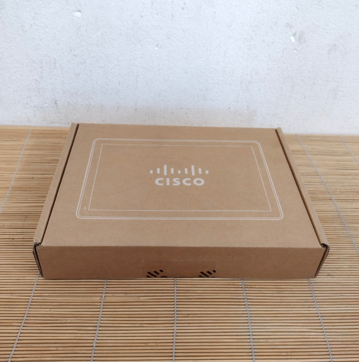 New Cisco CS-T10-TS-L-K9 Room Navigator Table Stand First Light White New Sealed