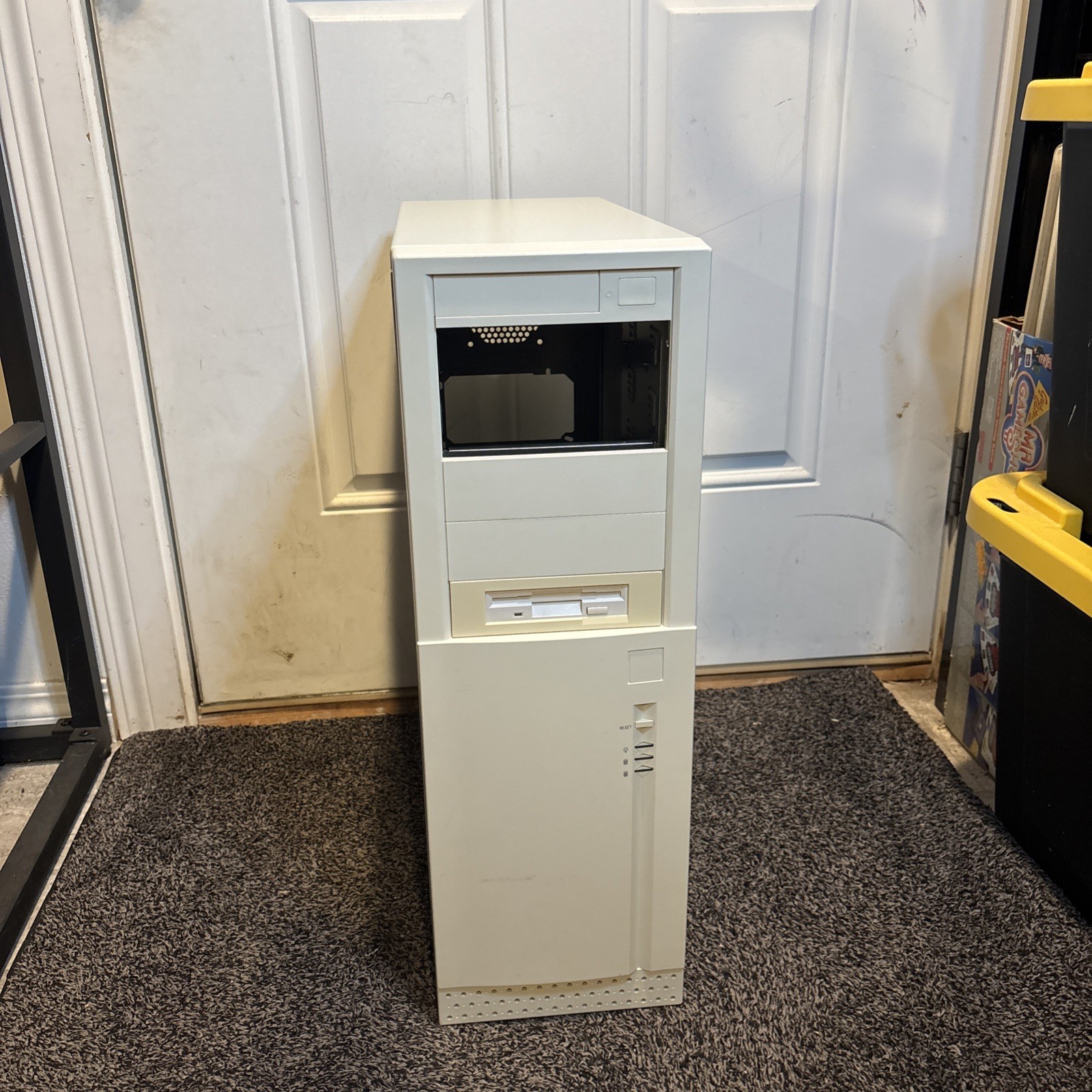 Vintage Retro Beige ATX Sleeper PC Desktop Computer Case Good Condition
