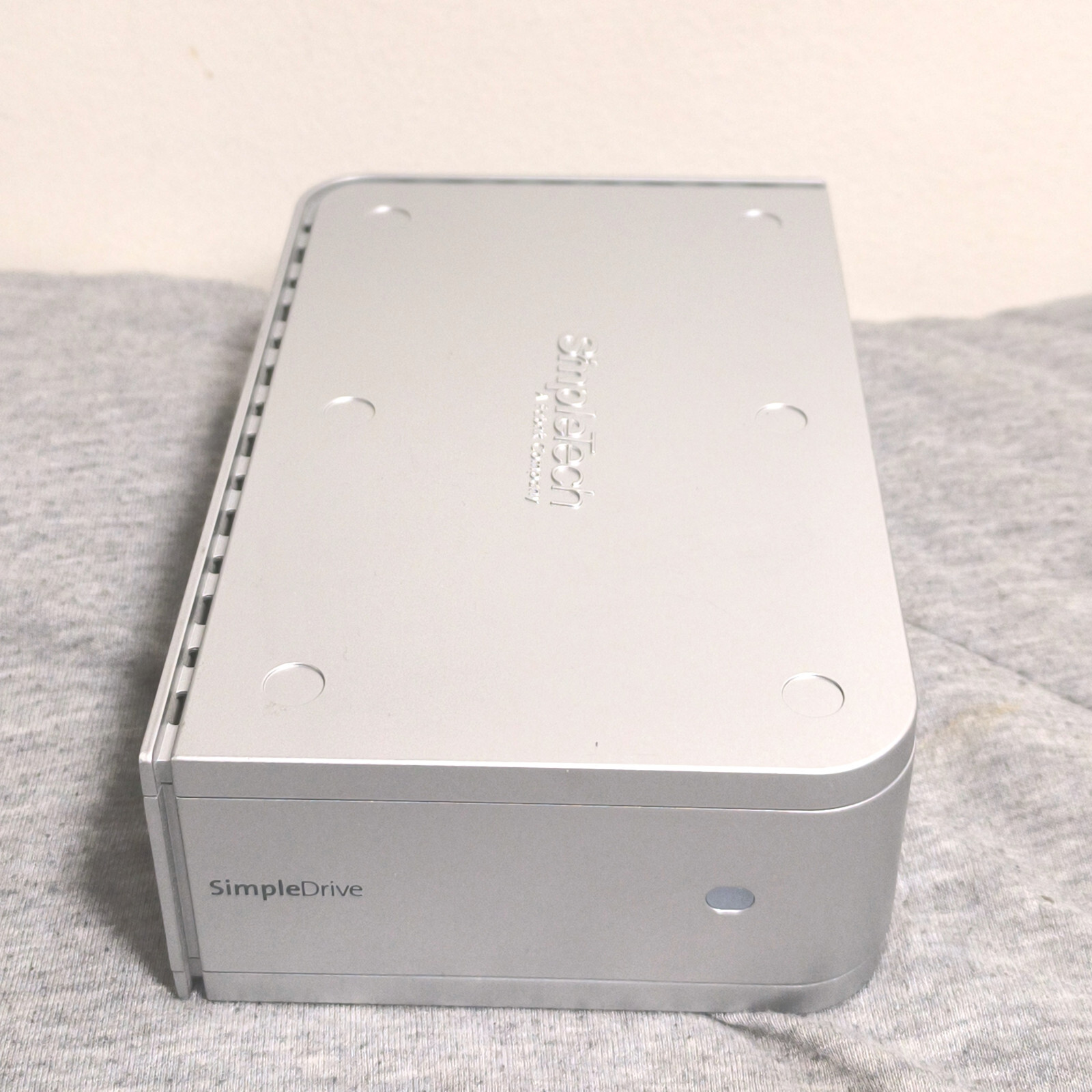 SimpleDrive - empty USB enclosure for 3.5" HDD - by SimpleTech / Fabrik