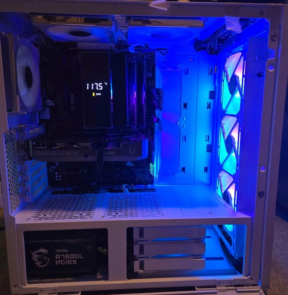 Lian Li Gaming PC GAMING PC + 27" 200Hz MONITOR | Ryzen 7 5700X | RTX 5060 8GB