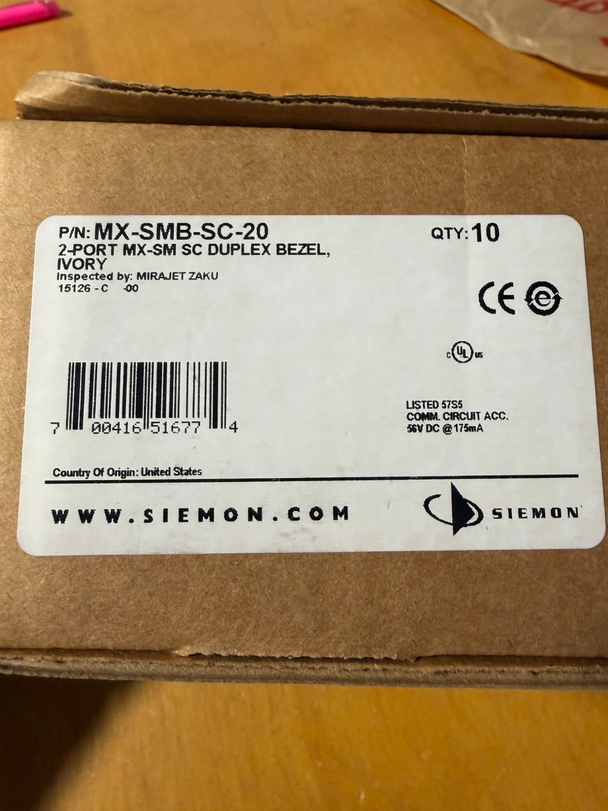 Siemon 2 Port Surface Mount Bezel, MAX, SC Duplex Black, Ivory BOX of 10