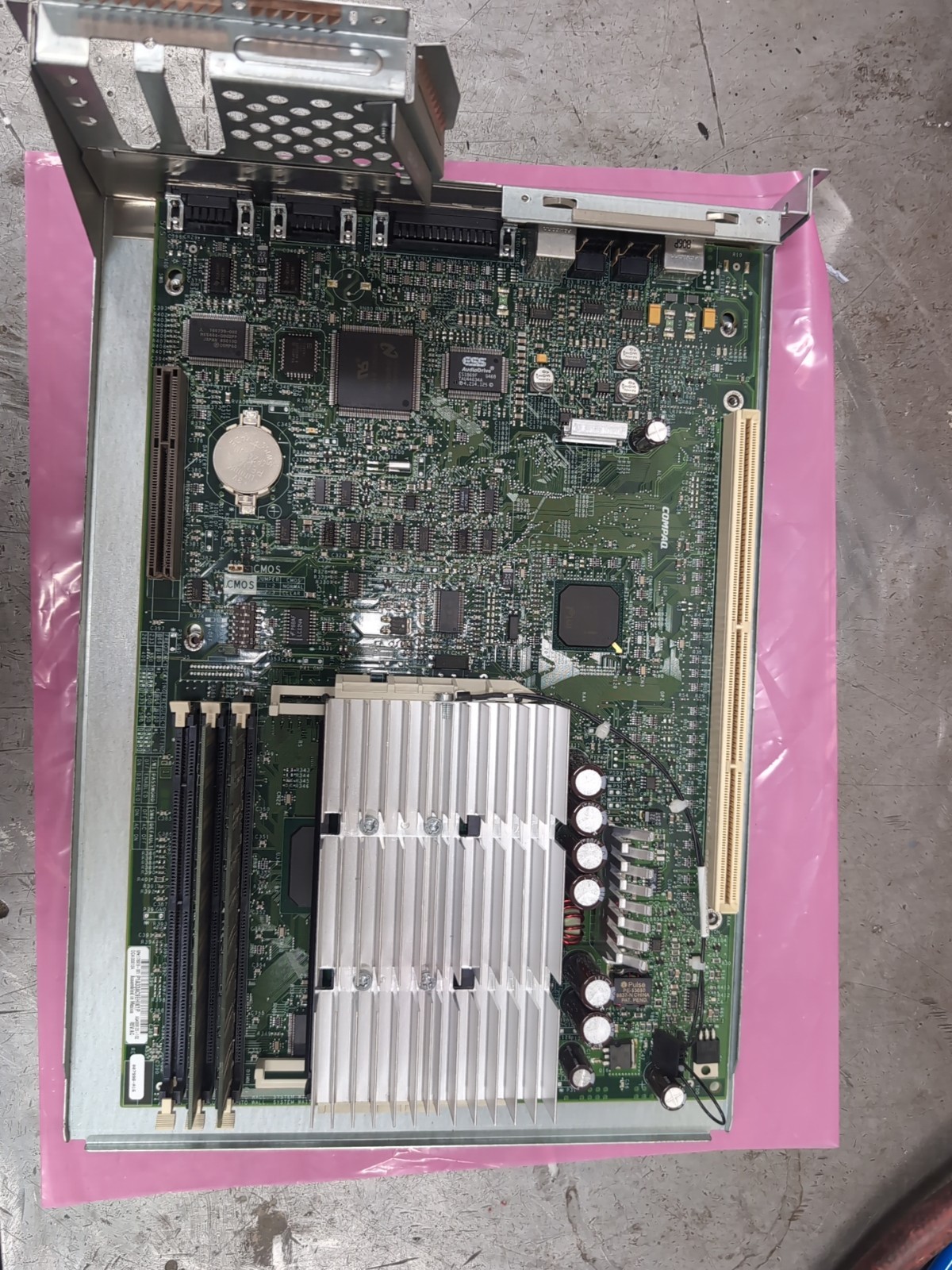 Compaq 007998-017 Motherboard Intel Chipset 178919-001 W/2 Ram Sticks, P2 SL2U7