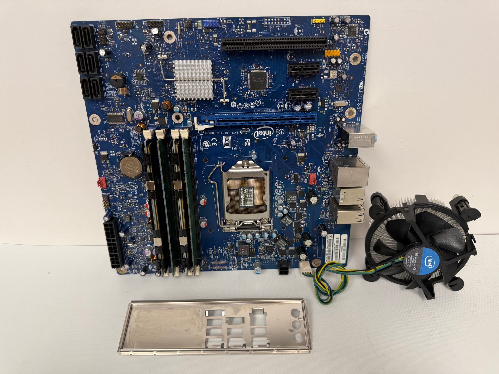 INTEL DP55WB E64798-207  DESKTOP MOTHERBOARD WITH 6GB  RAM NO CPU