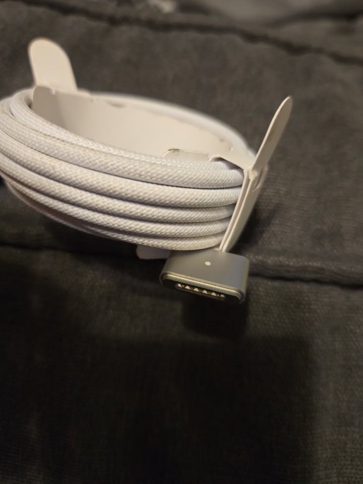 Apple 2m USB-C to MagSafe 3 Power Cable for 2021 APPLE MacBook Pro 14" 16" A2363