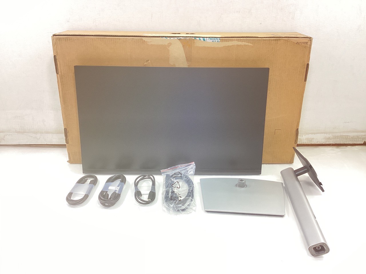Dell P2723DE - 27" QHD LED Monitor - USB-C/HDMI/DisplayPort - 1440P - 16:9 - IPS
