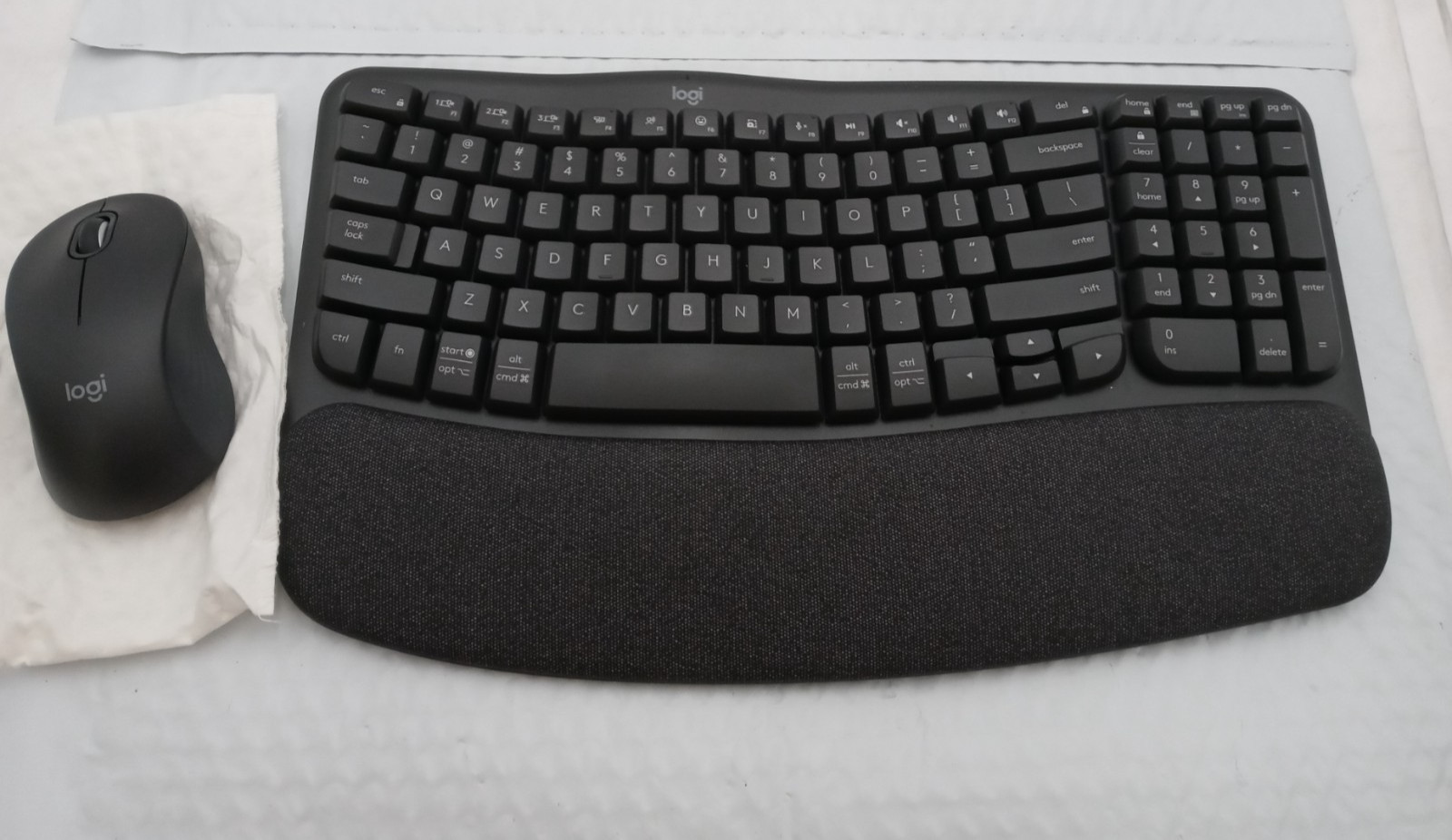 Logitech Wave Keys MK670 Wireless Ergonomic Keyboard and Mouse Combo Graphite