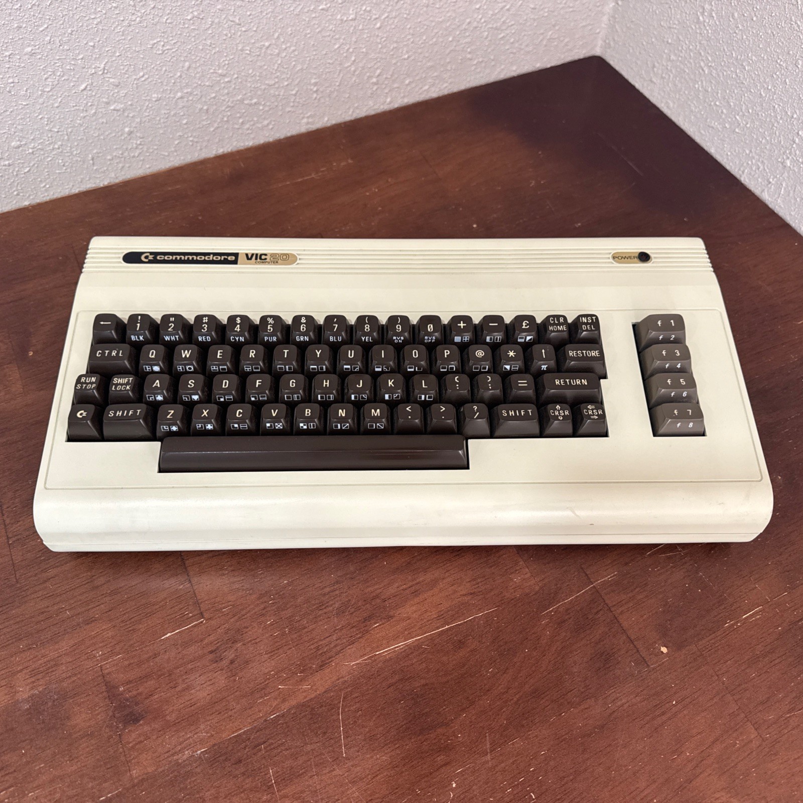 VINTAGE COMMODORE VIC-20 COMPUTER KEYBOARD - (FOR PARTS)