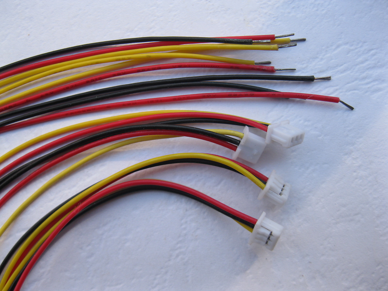 100 pcs Pitch 1.25mm 3 Pin Polarized Connector with 28AWG 15cm Leads Cable