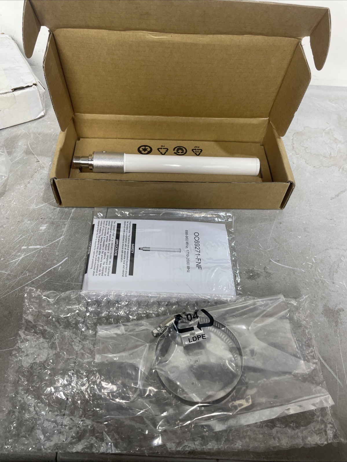 Laird Technologies OC69271-FNF Direct Mount Omni Antenna 698-960 1710-2690MHz