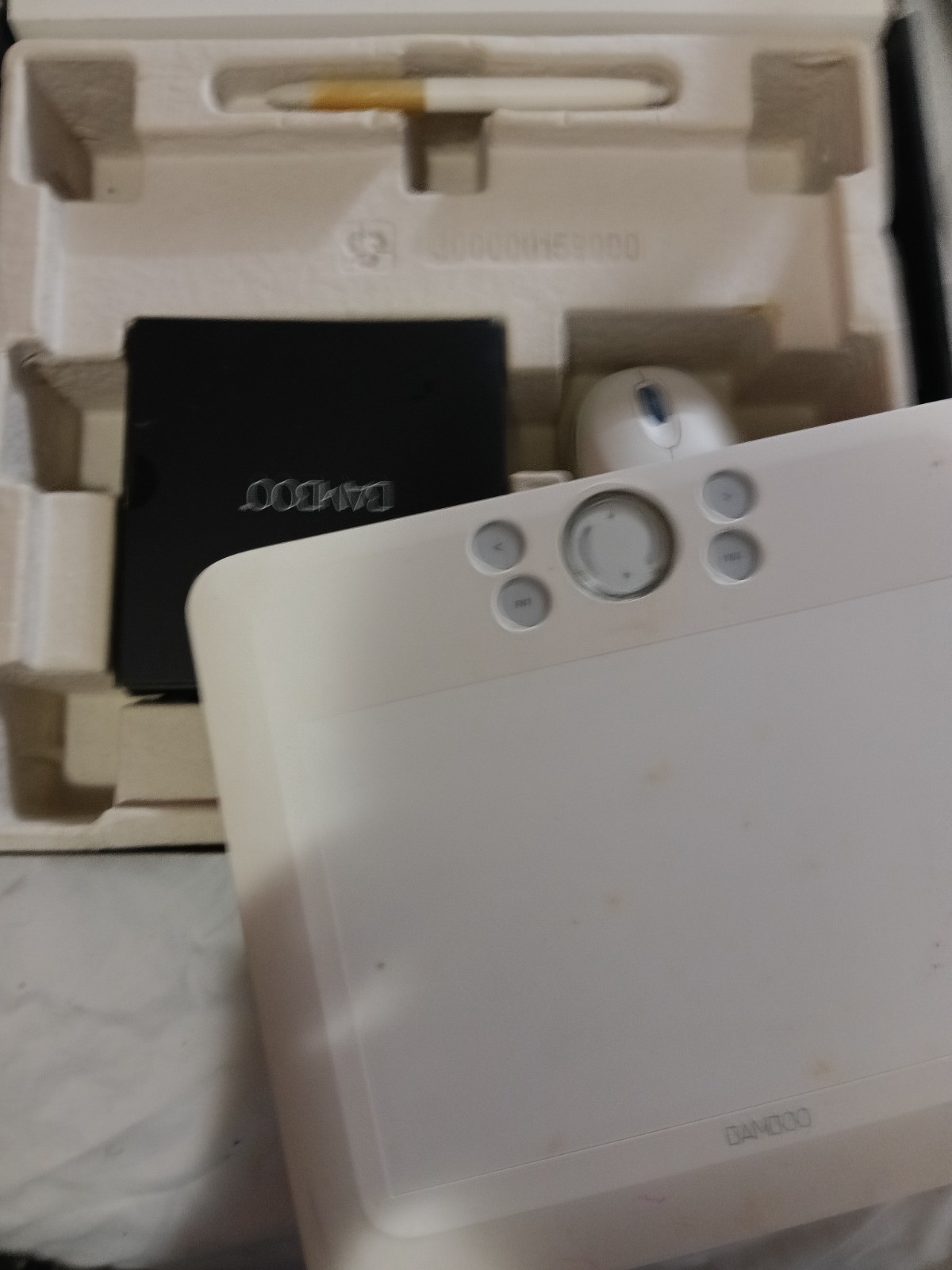 bamboo tablet everything included/white