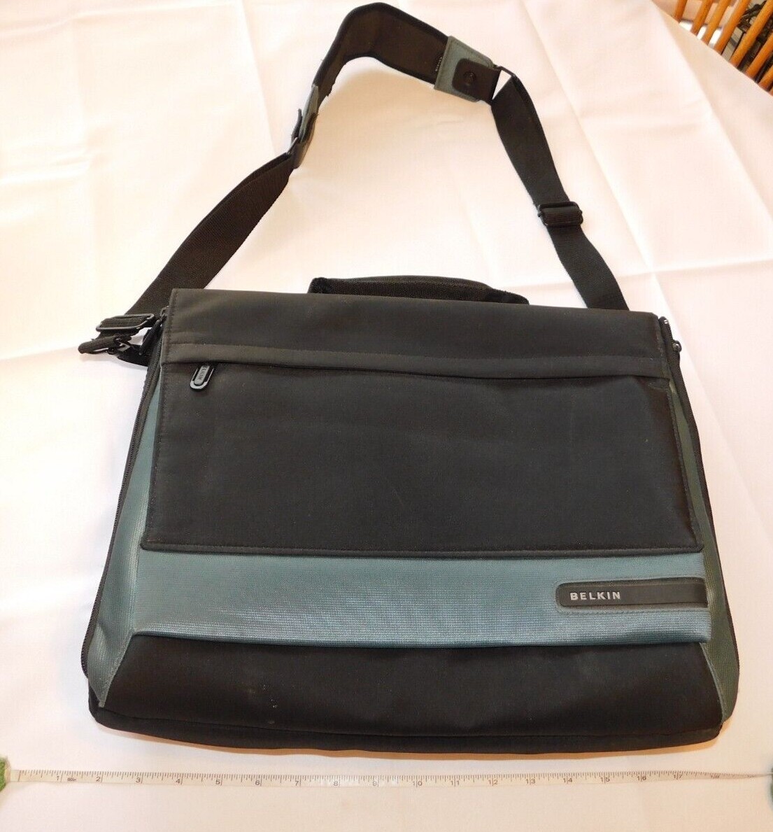 Belkin Notebook Bag NE-07 NE NueElements Studio Series Laptop Organizer Pre-ownd