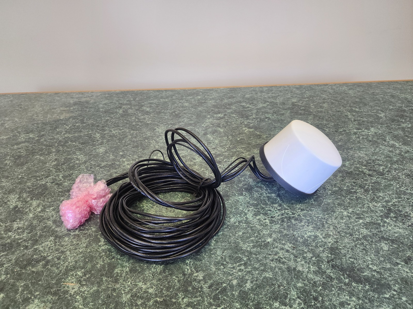 PCTEL/Maxrad GPSHPDLTEWIFI-SF Multiband Antenna, White - NO BOX