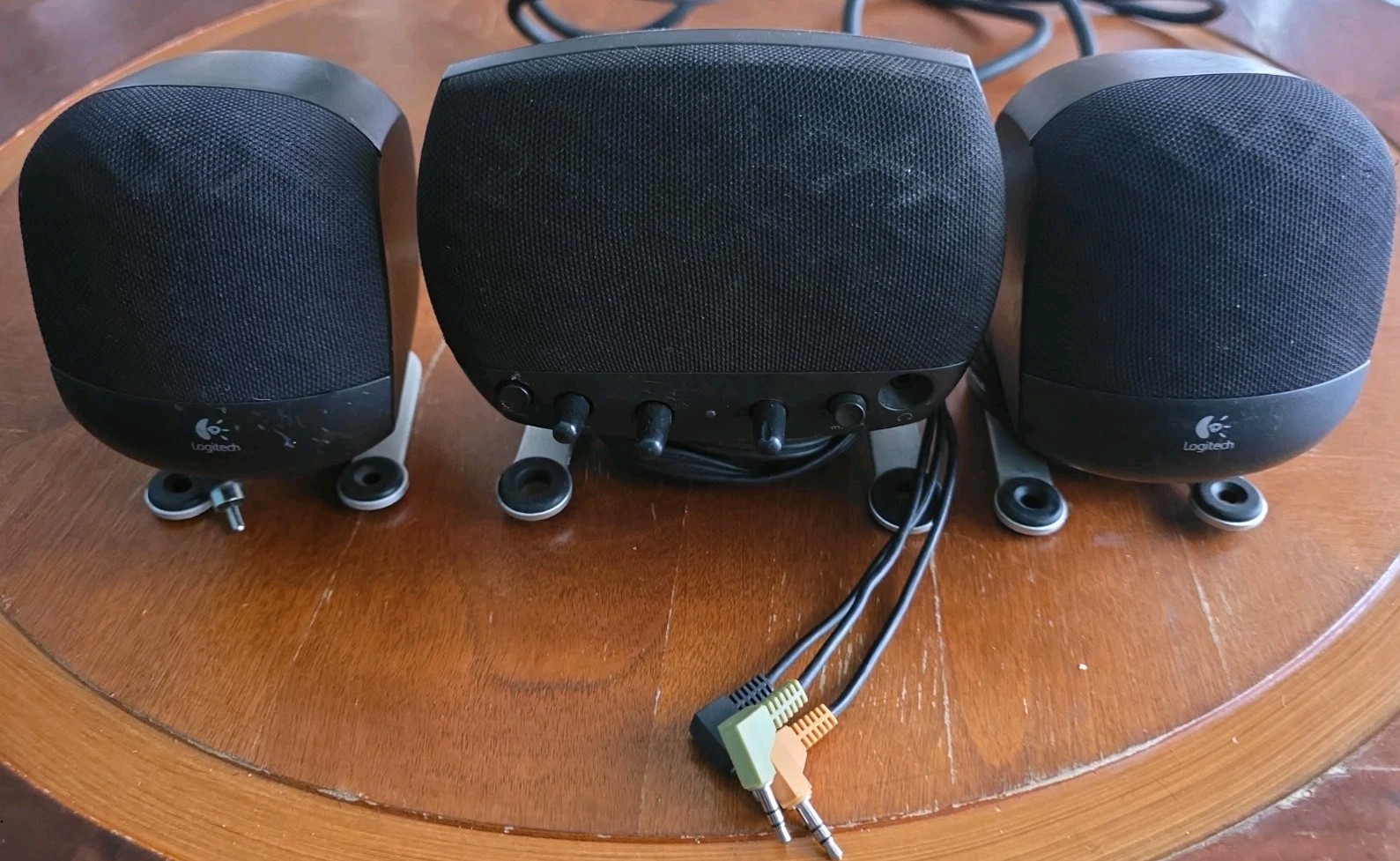 Logitech Z-640 Channel Volume Center Pod Controller Pod Plus Satelite Speakers