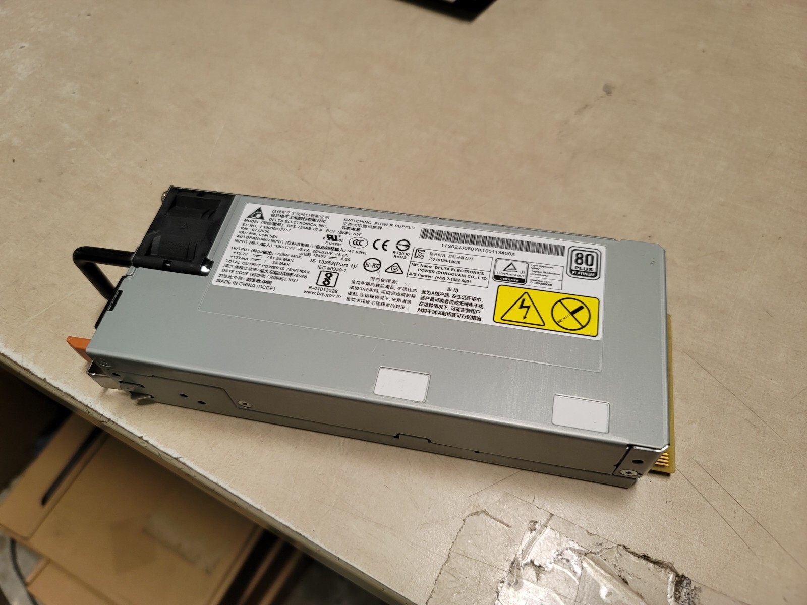Delta DPS-750AB-28 750W Switching Power Supply Great shape T5093