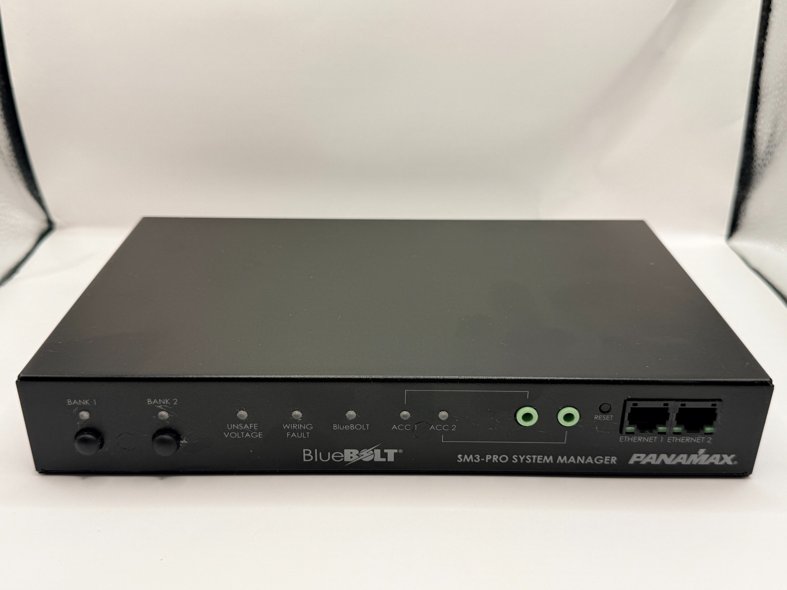 Panamax SM3-PRO BlueBOLT 3-Outlet 15A Power Conditioner System Manager