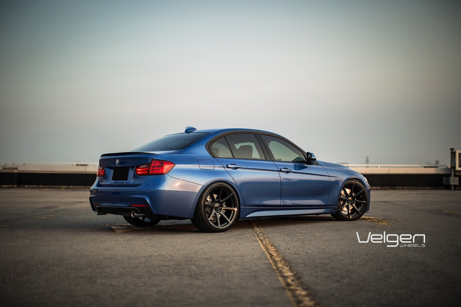 Cars bmw 335i tuning velgen Desk Mat Stitched