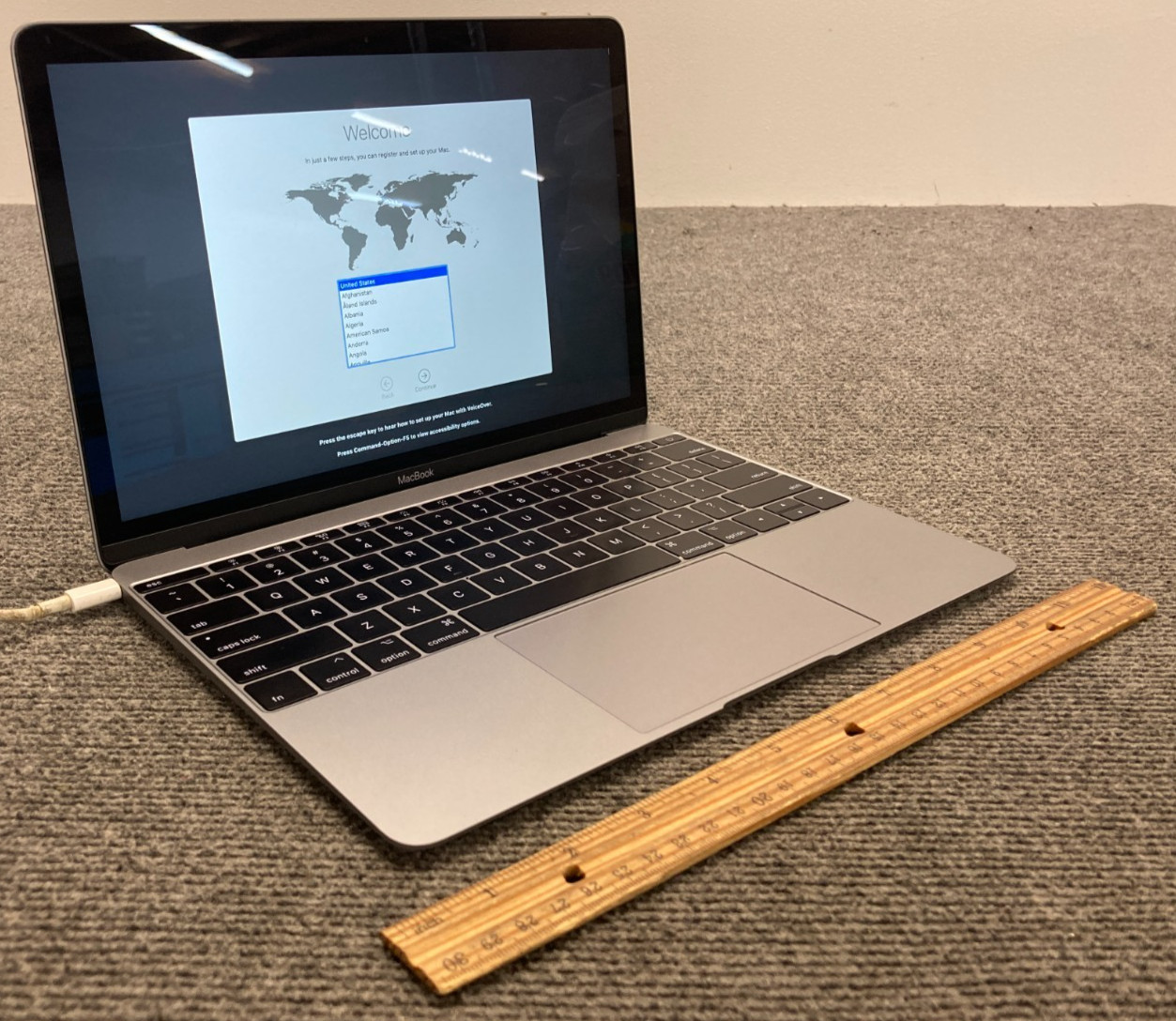 Apple MacBook A1534 MNYF2LL/A* 2017 12" Laptop m3-7Y32 8GB RAM 256GB NVMe, As Is