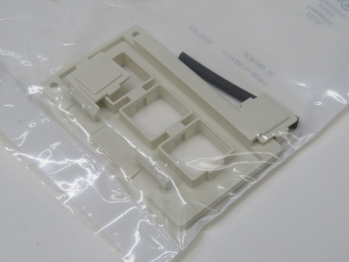 LOT OF 25 COMMSCOPE 106650898 M13C-262 3-PORT SINGLE-GANG FACEPLATE T268650