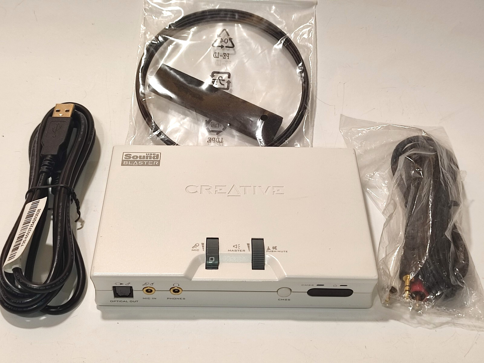 Creative Labs Sound Blaster Live 24-bit External USB Sound Card SB0490 W/Cables