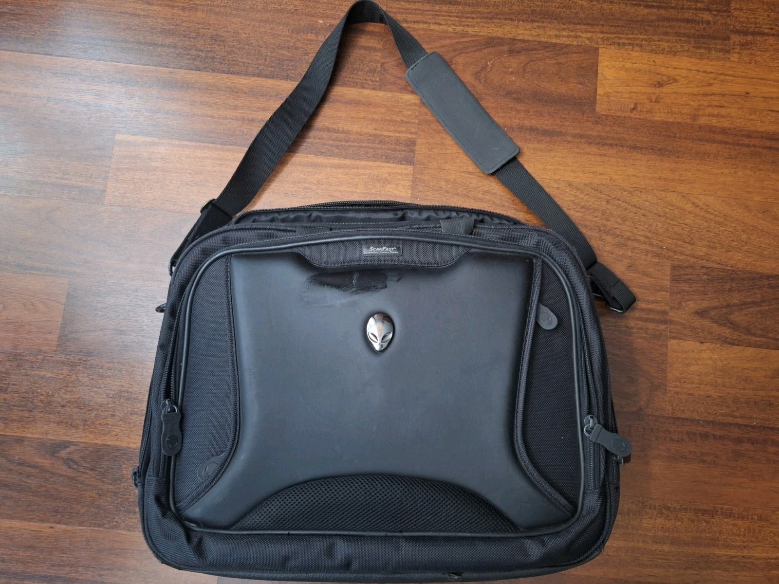 Alienware Orion ScanFast Messenger Bag for 17.3" Laptop