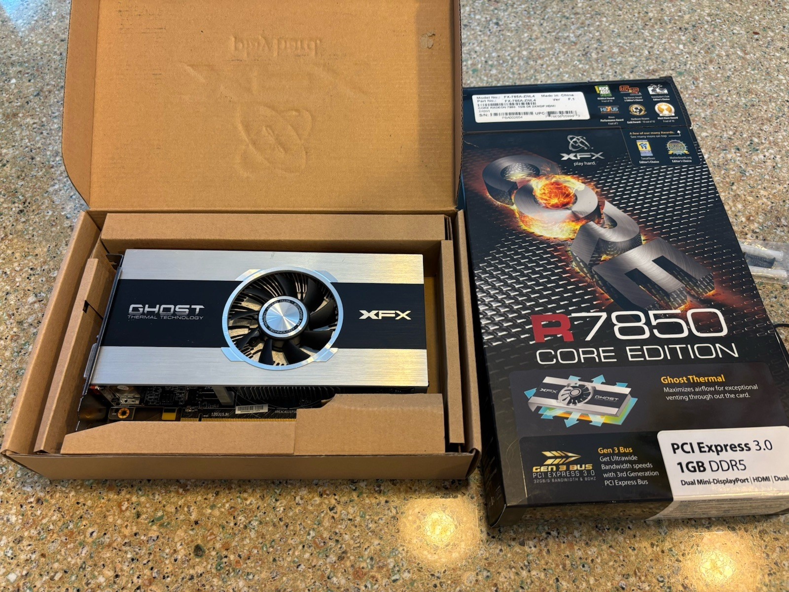 XFX Play Hard R7850 Core Edition PCI Express 3.0 1GB DDR5 Ghost Graphics Card