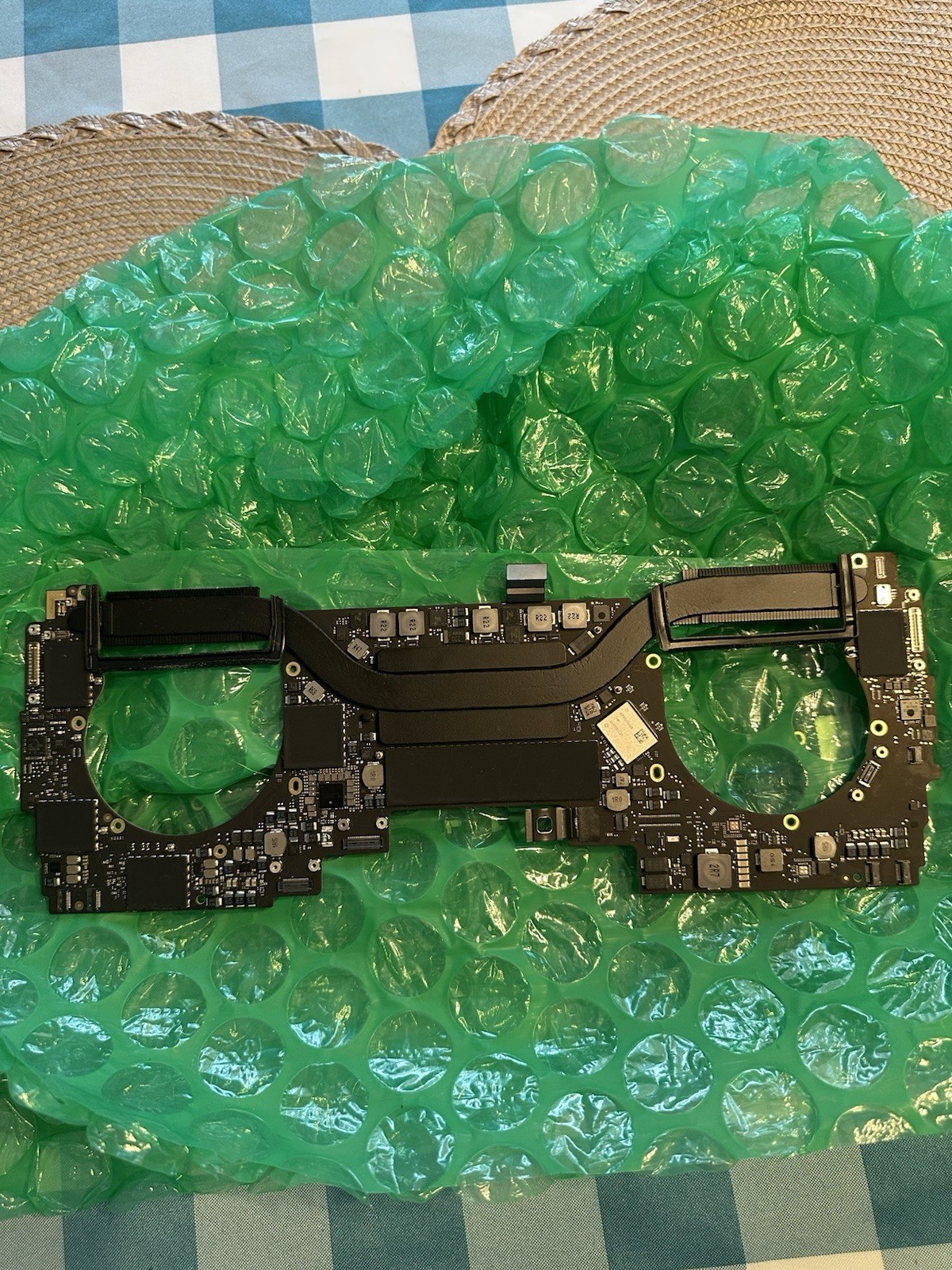 Apple Logic Board MacBook Pro  13” A1989  Middle 2019 No Power AS-IS