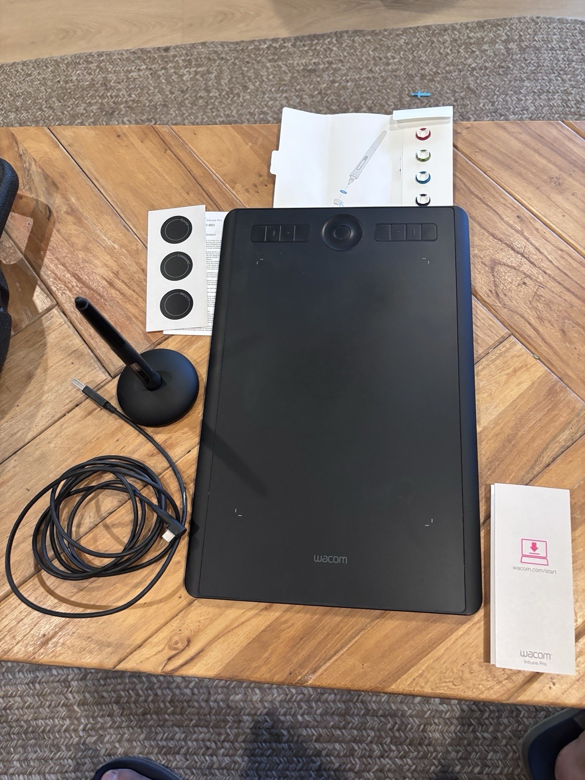 Wacom Intuos Pro Medium PTH-660 Graphics Drawing Tablet