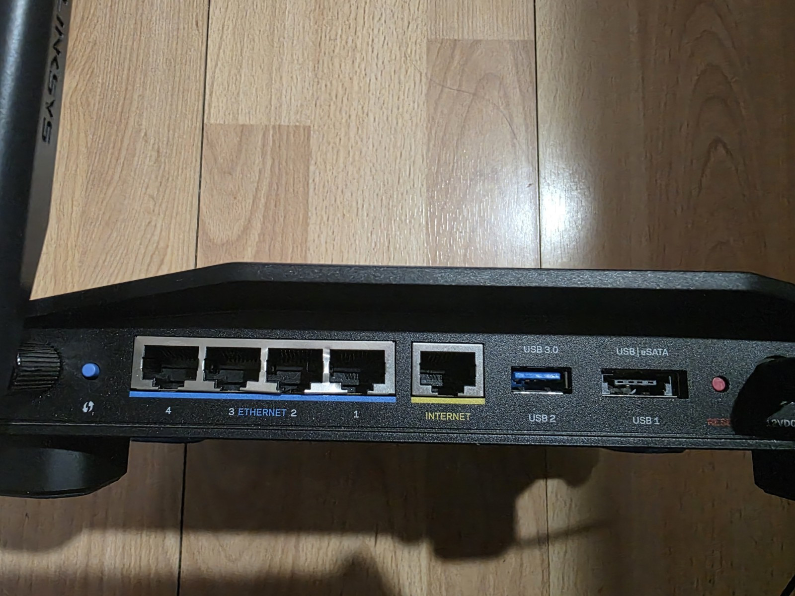 Linksys WRT1900AC v2 AC1900 Dual-Band WiFi Router 4-Port Gigabit Blue/Black