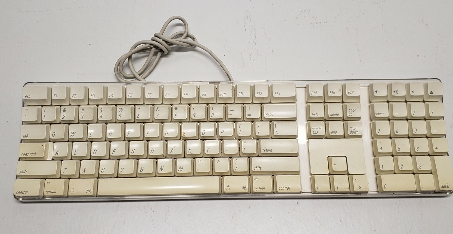 Apple Computers A1048 Wired USB Keyboard 2003