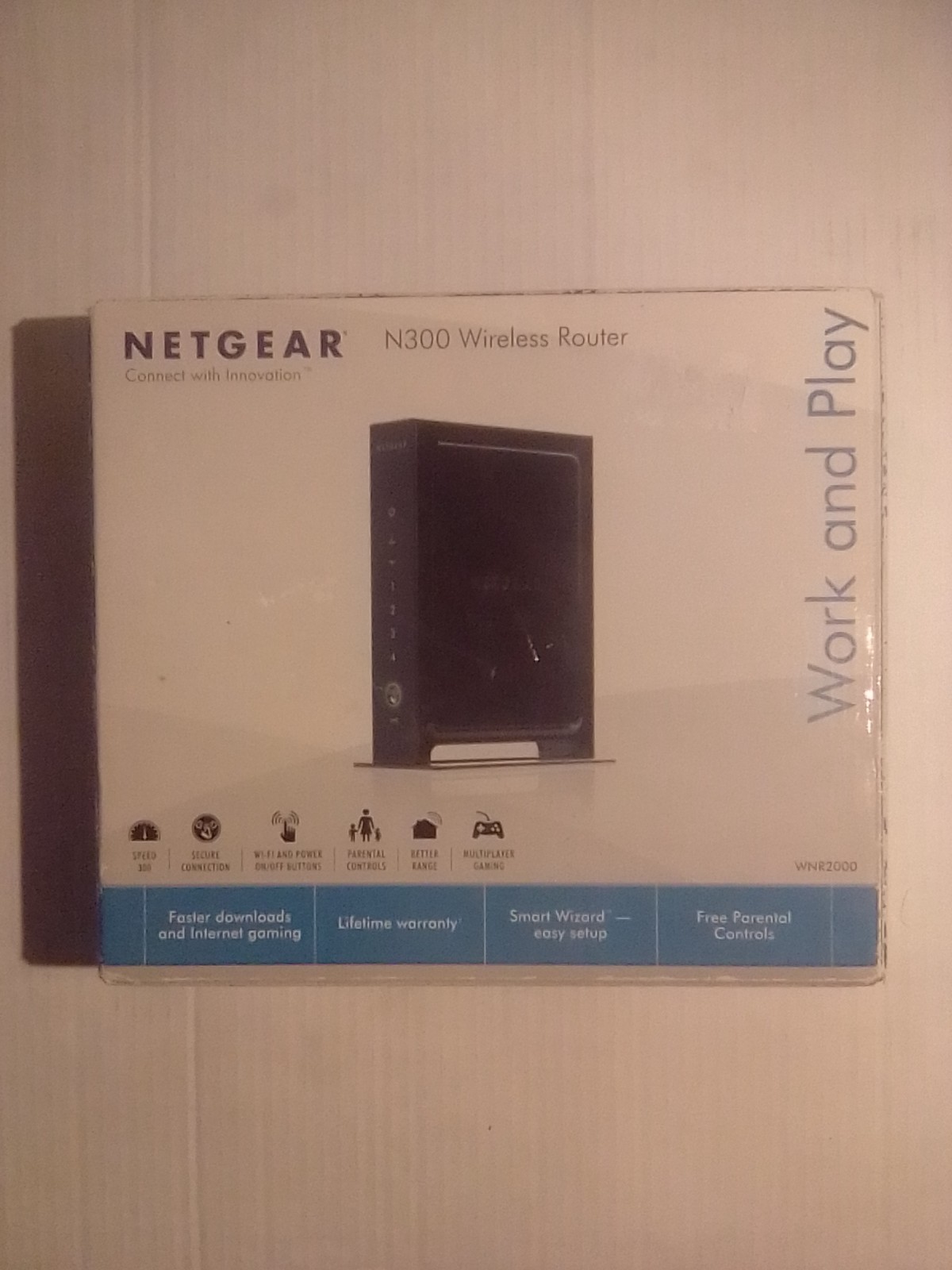Netgear N300 Wireless WiFi Router WNR2000- 100 Nas Black Work and play Complete