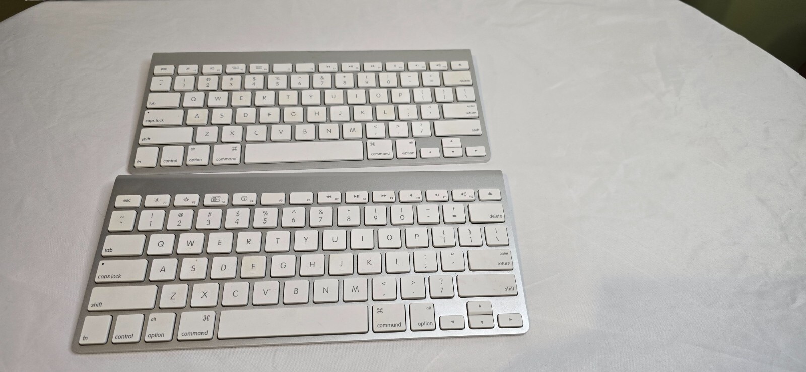 pair of Apple A1314 Wireless Bluetooth Keyboards tested works