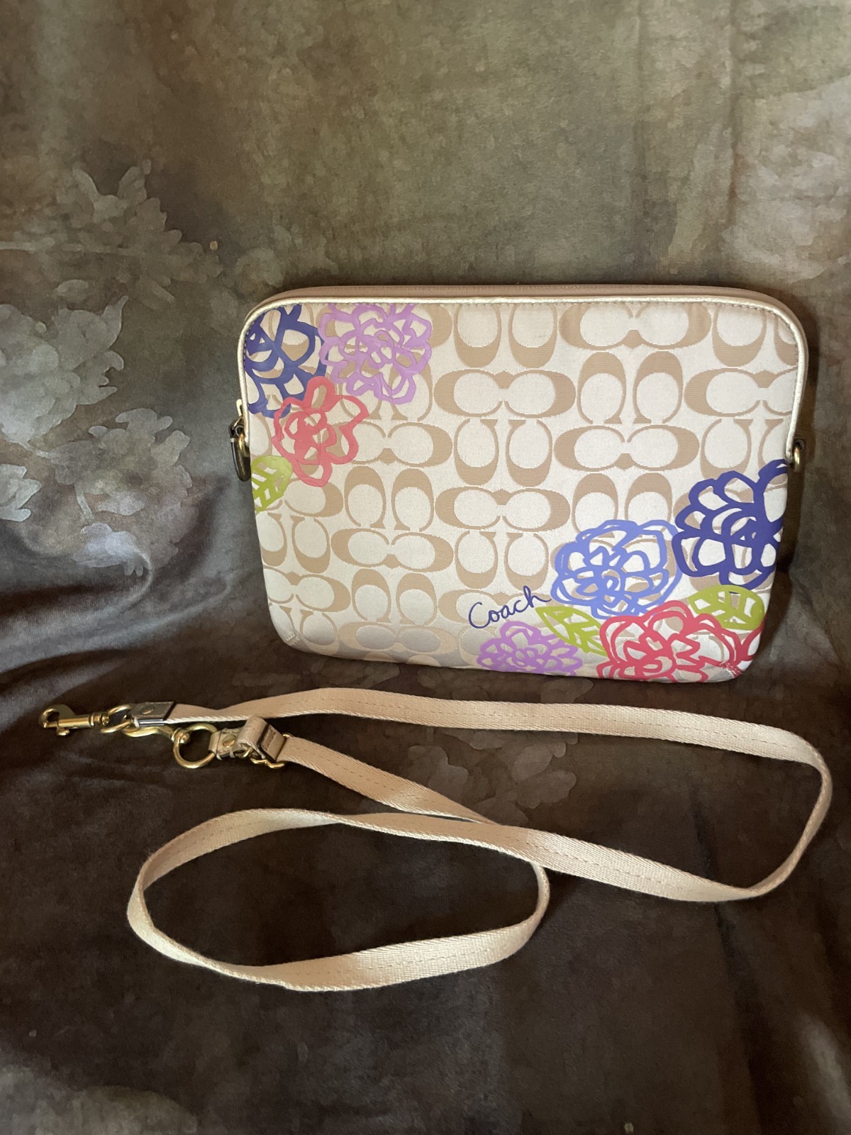 Coach Poppy Signature Daisy Applique Ipad/Tablet Crossbody Case Cover Sleeve