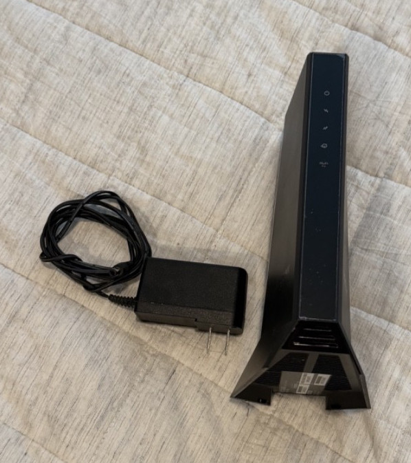 NETGEAR Nighthawk CM2000 DOCSIS 3.1 Cable Modem 2.5Gbps Pre-Owned Excellent 