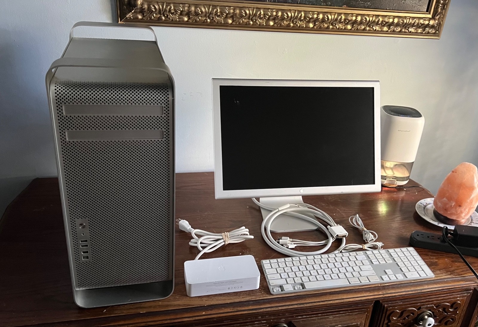 Apple Mac Pro 3,1 2x Quad Core Xeon 2.8GHz, 2GB RAM, 320GB HD, Cinema Display