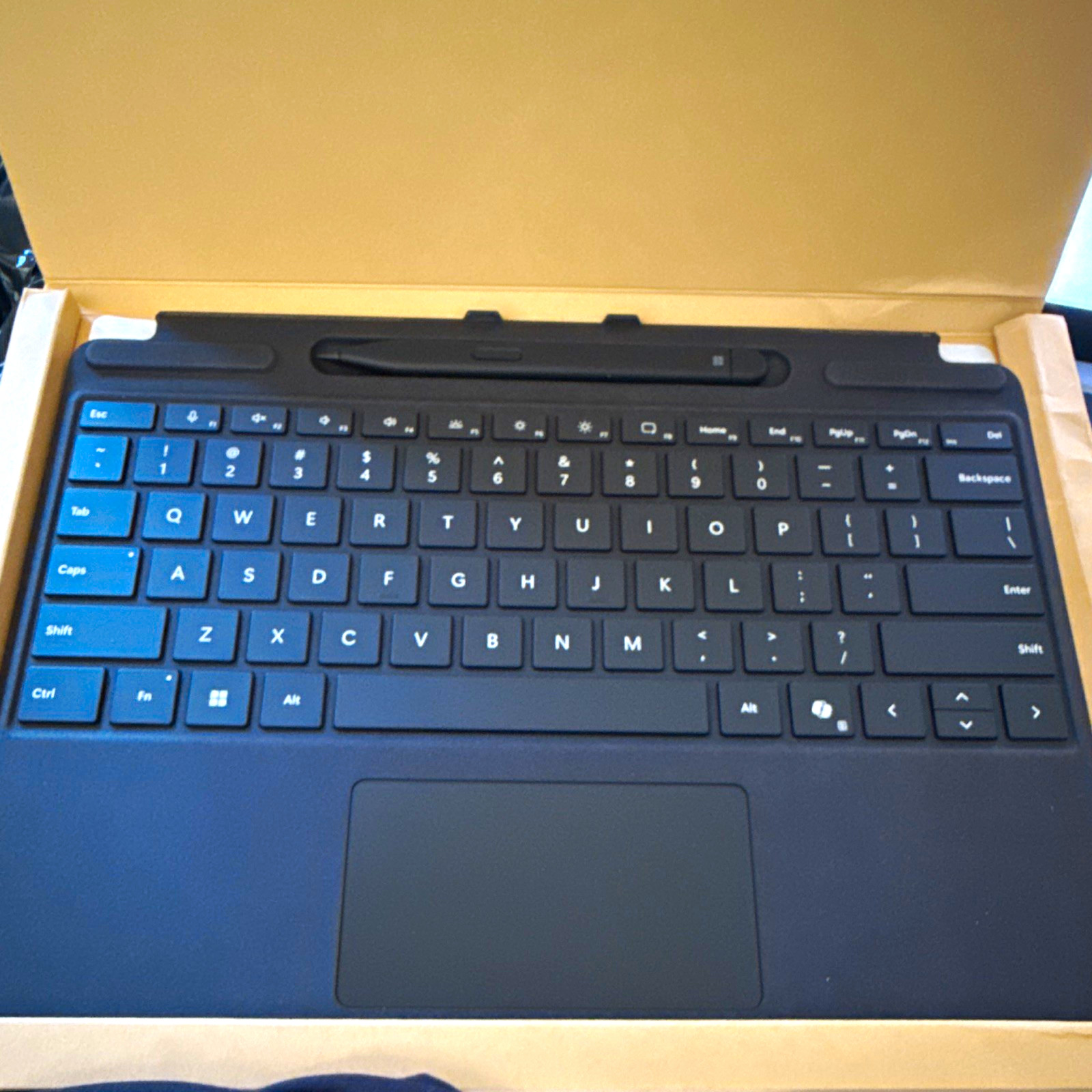 NEW Microsoft - Surface Slim Pen (2nd Edition) and Pro Keyboard - Black