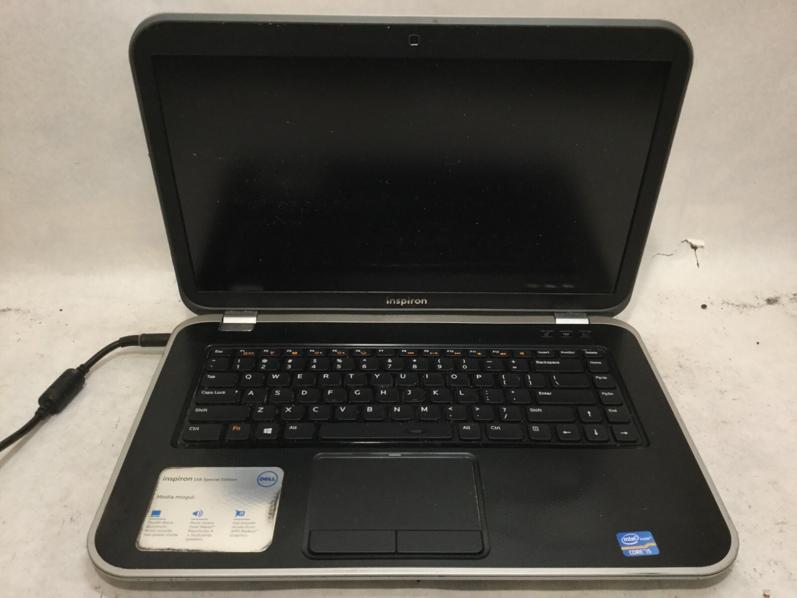 Dell Inspiron 7520 / Intel i5 UNKNOWN SPECS / (SHORTS ADAPTER/MISSING PARTS)-MR